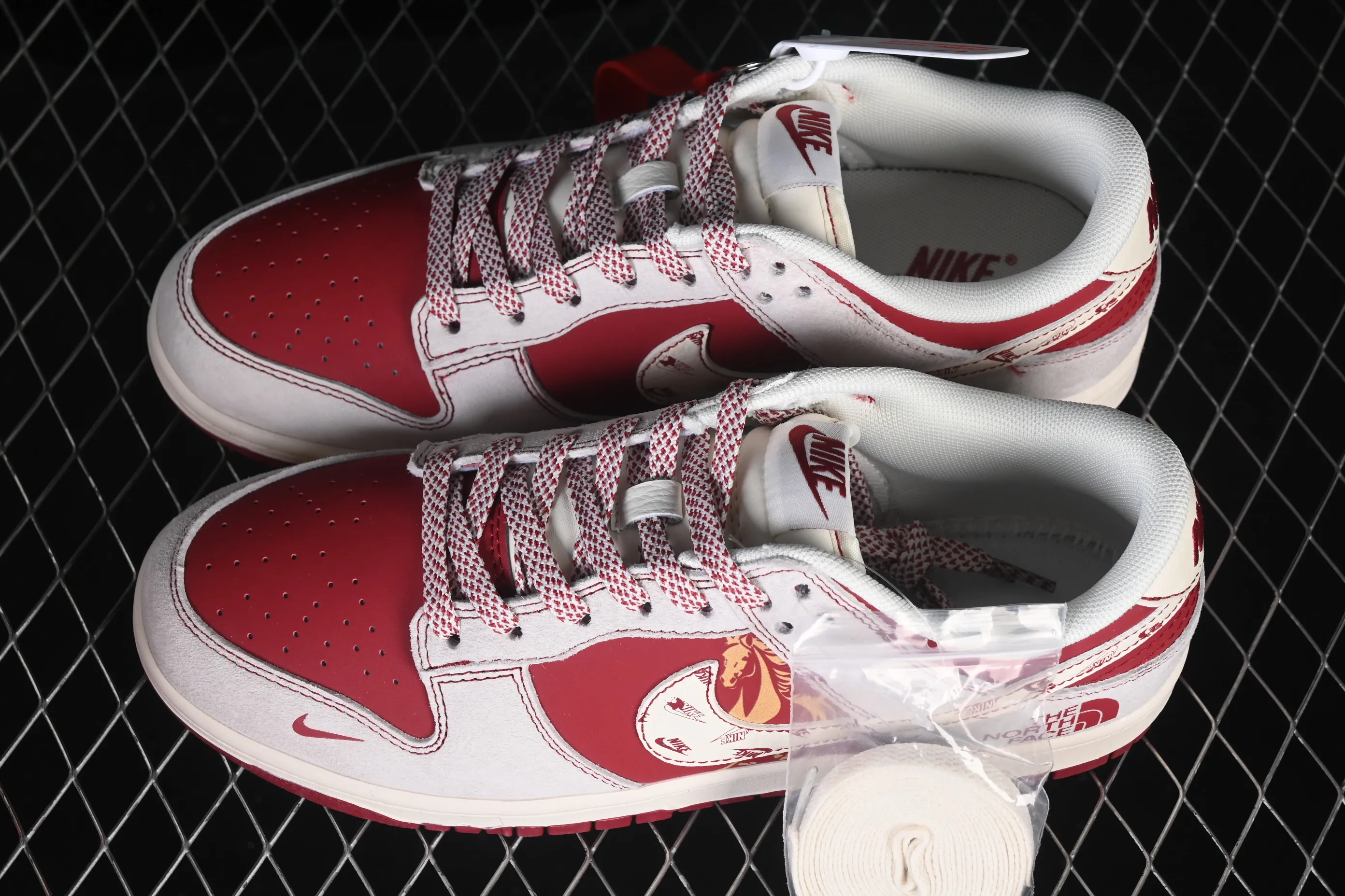 All categories Nk SB Dunk Series Nk SB Dunk Low High-end customized low-top sneakers Nike SB Dunk Low Limited to the Year of the Horse High-end customized low-top casual sneakers JP2026-108